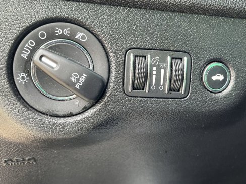 Used 2019 Chrysler 300 Limited image 30