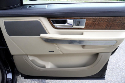 Used 2011 Land Rover Range Rover Sport HSE image 26