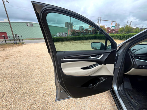 Used 2020 Buick Enclave Essence image 22