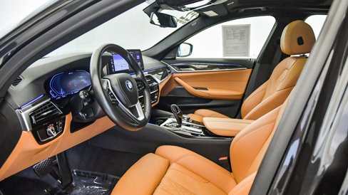 Certified 2022 BMW 530e w/ Executive Package image 19