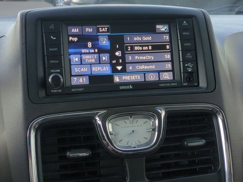 Used 2016 Chrysler Town & Country Touring w/ Driver Convenience Group image 25