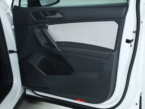 Used 2019 Volkswagen Tiguan SEL image 35