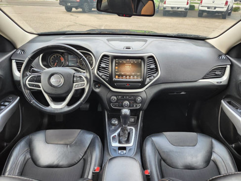 Used 2018 Jeep Cherokee Latitude Plus w/ Comfort/Convenience Group image 3