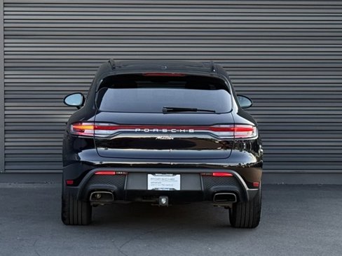 Certified 2025 Porsche Macan image 6