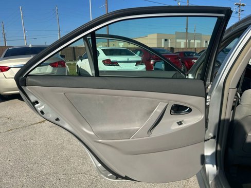 Used 2011 Toyota Camry XLE image 11