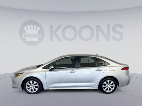 Used 2024 Toyota Corolla LE image 2