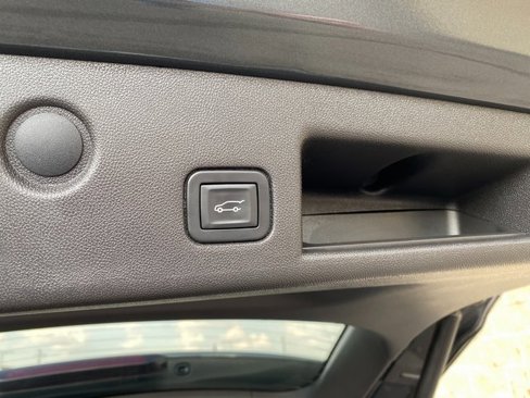 Used 2018 Chevrolet Equinox LT image 11