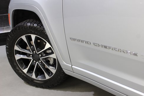 Used 2021 Jeep Grand Cherokee L Overland w/ Advanced Protech Group III image 20