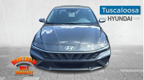 Used 2024 Hyundai Elantra SE image 2