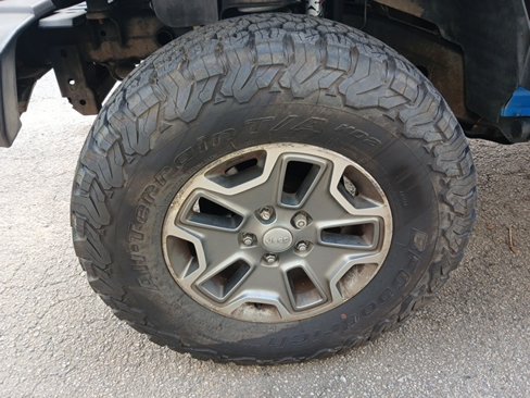 Used 2012 Jeep Wrangler Unlimited Sport image 17