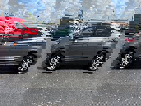 Used 2023 Ford Edge SEL image 7