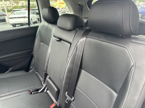 Used 2020 Volkswagen Tiguan SE w/ Panoramic Sunroof Package image 25