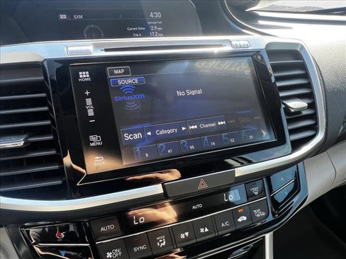 Used 2016 Honda Accord Touring image 12