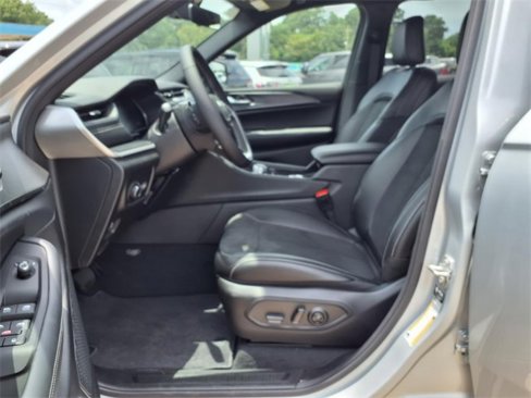 New 2025 Jeep Grand Cherokee L Altitude image 13