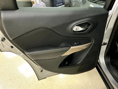 Used 2017 Jeep Cherokee Latitude image 22