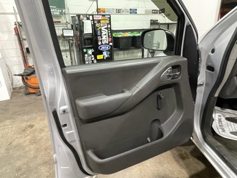 Used 2009 Nissan Frontier XE w/ XE Preferred Pkg image 24