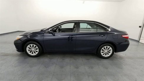 Used 2016 Toyota Camry LE image 5