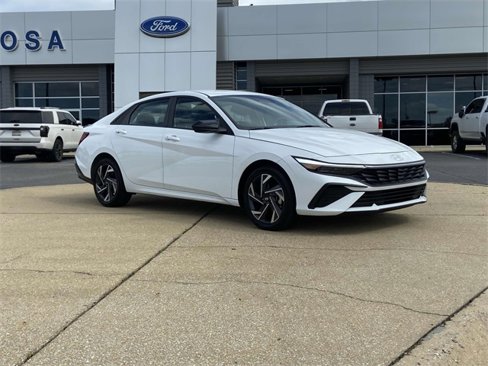 Used 2025 Hyundai Elantra Sport image 7