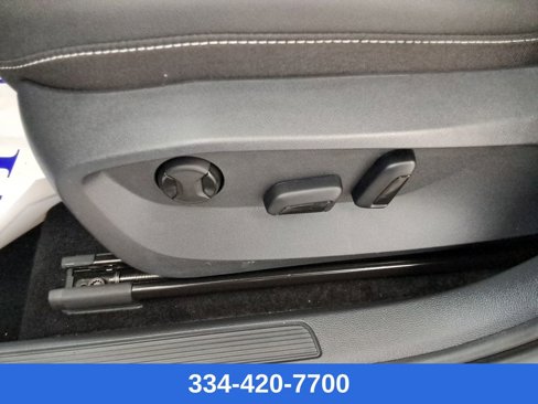 Certified 2024 Volkswagen Taos SE image 19