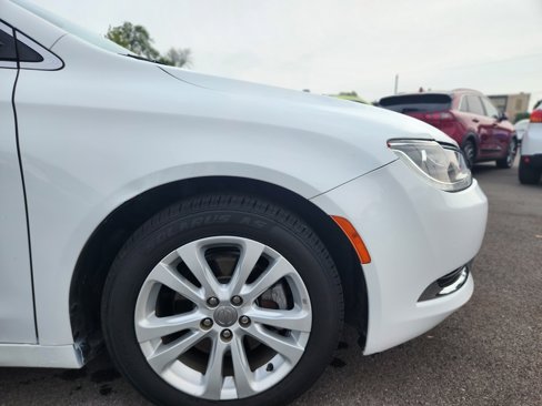 Used 2017 Chrysler 200 Limited Platinum image 18