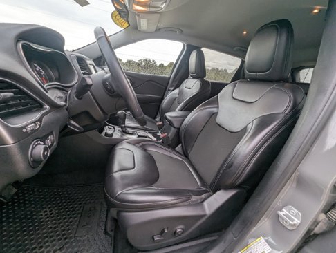 Used 2019 Jeep Cherokee Latitude Plus w/ Cold Weather Group image 22