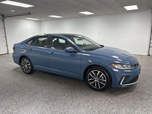 Used 2025 Volkswagen Jetta SE image 60