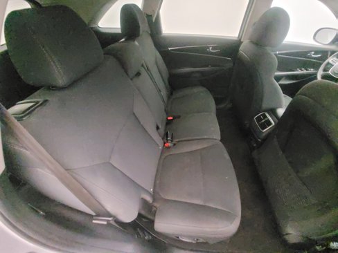 Used 2020 Kia Sorento LX image 19