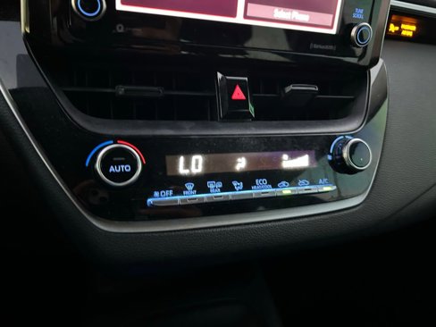 Used 2021 Toyota Corolla LE image 25