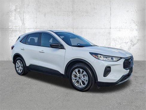 Used 2024 Ford Escape Active w/ Cold Weather Package image 2