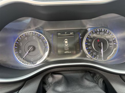 Used 2015 Chrysler 200 Limited image 21