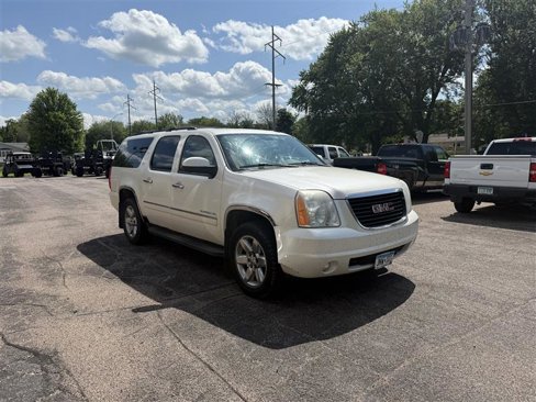 Used 2011 GMC Yukon XL SLT image 3