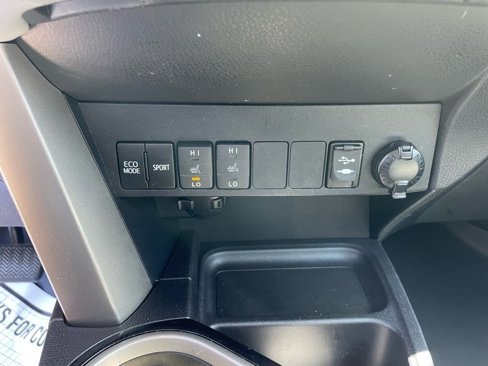 Used 2018 Toyota RAV4 Limited image 15