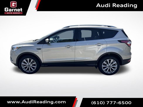 Used 2017 Ford Escape Titanium image 2