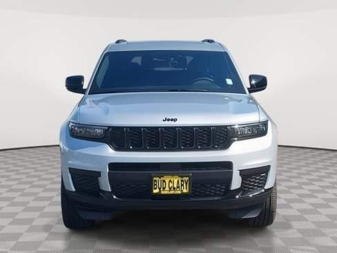 New 2025 Jeep Grand Cherokee L Altitude image 8