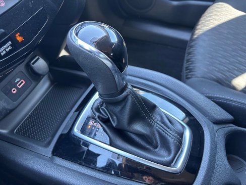 Used 2018 Nissan Rogue S image 15