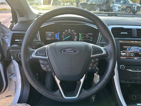 Used 2015 Ford Fusion SE image 23