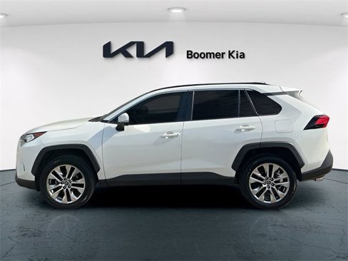 Used 2021 Toyota RAV4 XLE Premium image 8