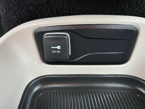 Used 2023 Chrysler Pacifica Touring-L image 27