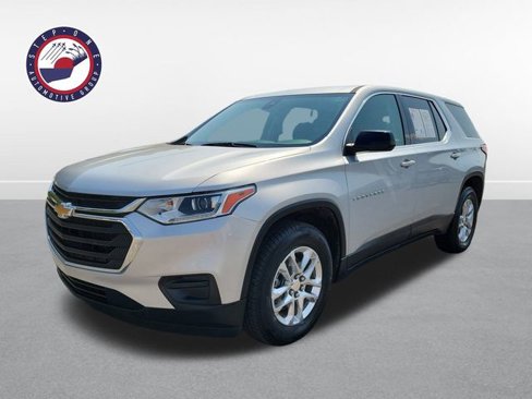 Used 2021 Chevrolet Traverse LS image 2