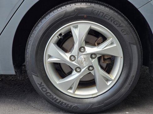 Used 2022 Hyundai Elantra SE w/ Cargo Package image 28