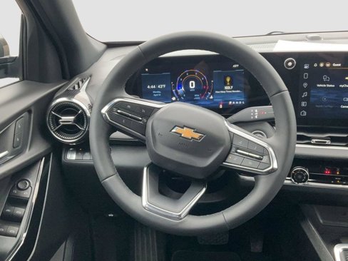 New 2025 Chevrolet Equinox LT image 3