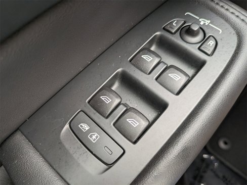 Certified 2023 Volvo XC60 B5 Plus w/ Climate Package image 24