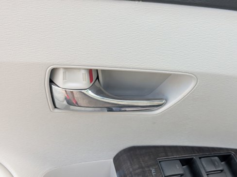 Used 2014 Toyota Venza LE image 13