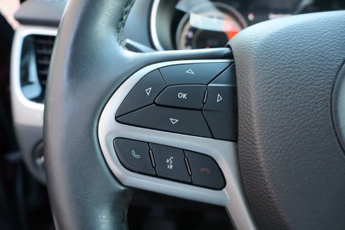 Used 2019 Jeep Cherokee Limited image 14