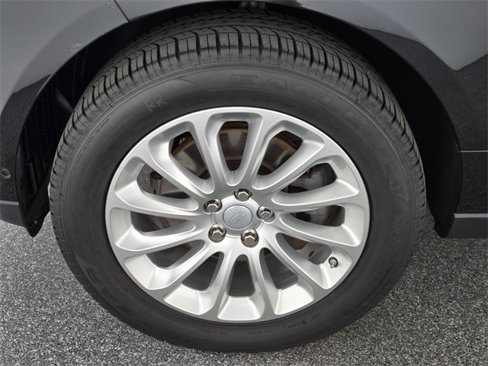Used 2018 Land Rover Range Rover HSE image 9