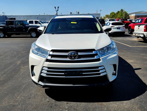 Used 2017 Toyota Highlander AWD V6 image 2