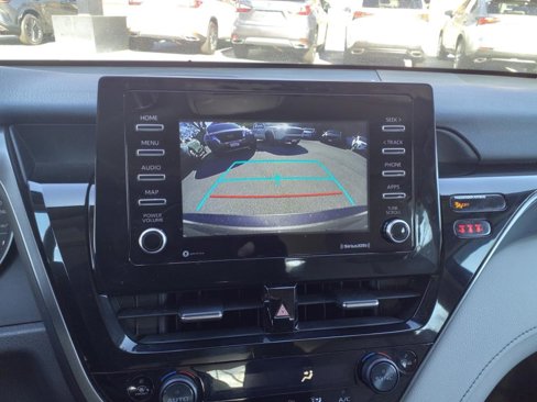 Used 2022 Toyota Camry SE image 18