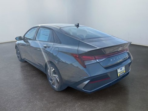 New 2025 Hyundai Elantra Sport image 7