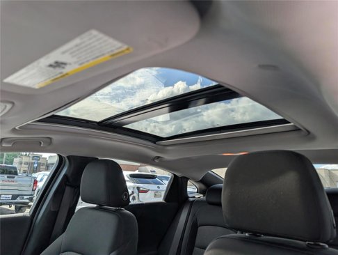 Used 2021 Chevrolet Malibu LT image 28