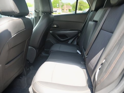 Used 2020 Chevrolet Trax LT w/ LT Convenience Package image 11